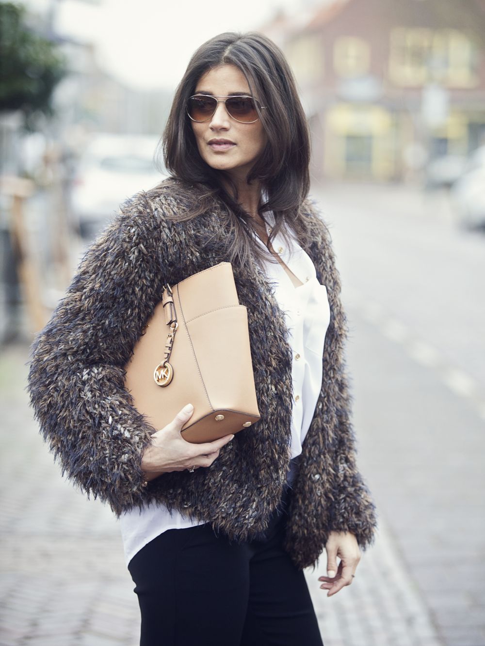 streetstyle look 2015 furry large cardigan Kiro by Kim light brown Michael Kors bag