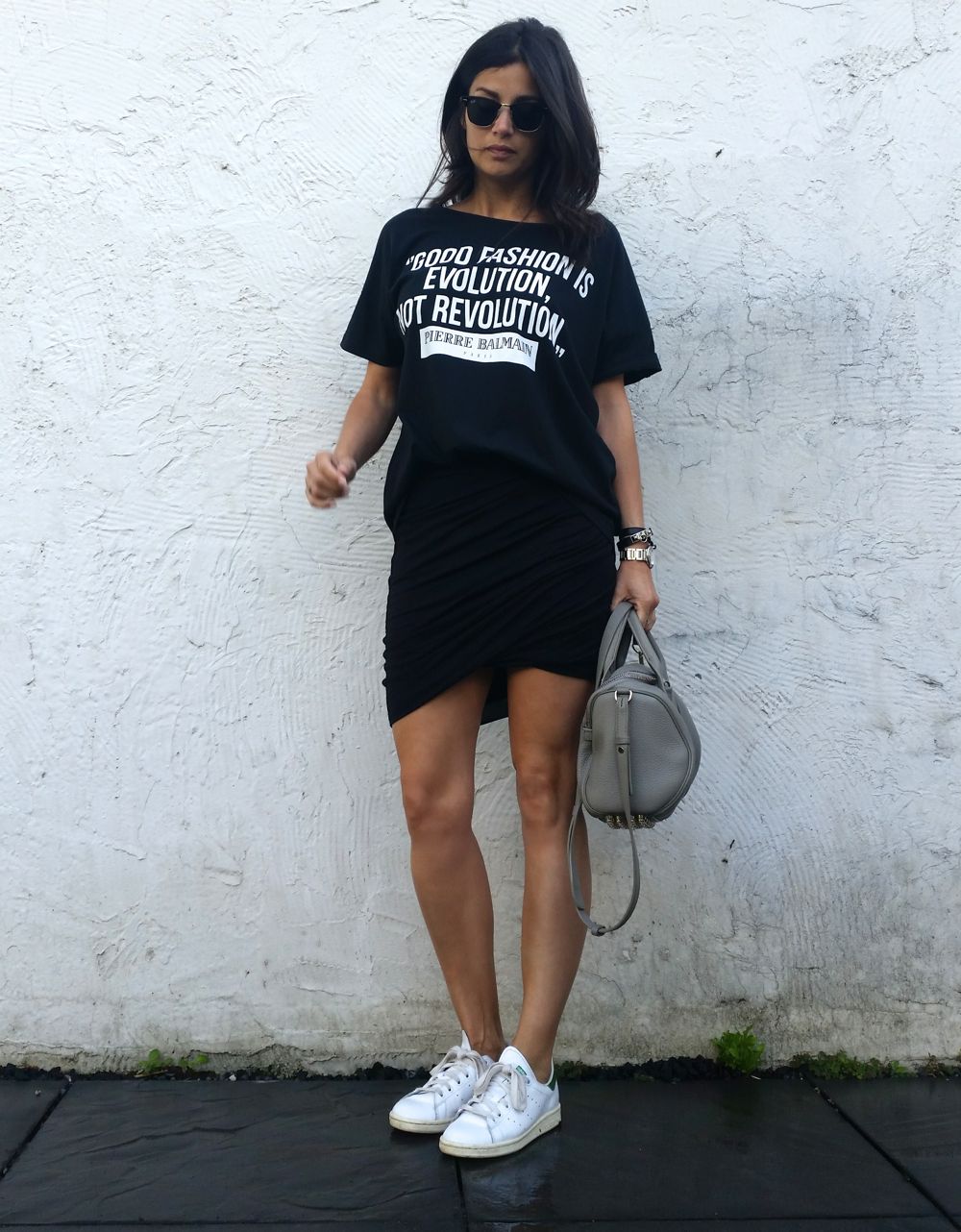 streetstyle look 2015 Statement T-Shirt BlogForShops' Sabrina wearing Pierre Balmain T-Shirt, Helmut Lang skirt, Alexandre Wang Rockie Bag, Adidas