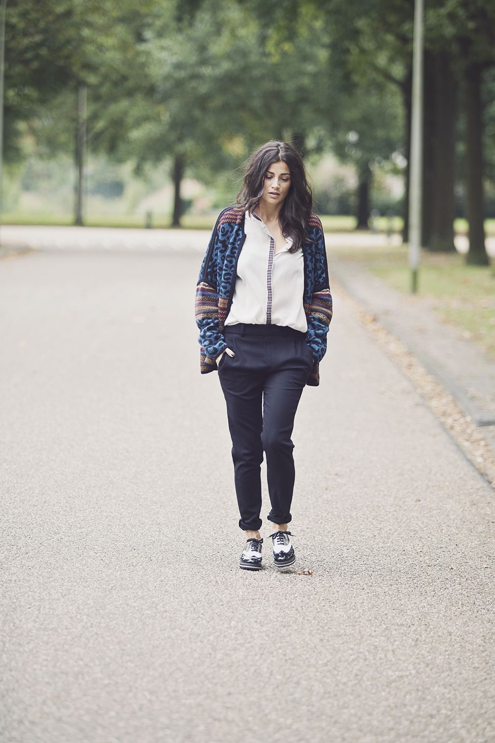 Streetstyle look baggy outfit Leon&Harper cardigan baggy trousers BlogForShops.nl 